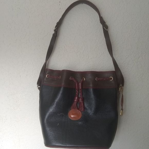 Dooney & Bourke Handbags - Vintage Dooney And Bourke Bucket Bag